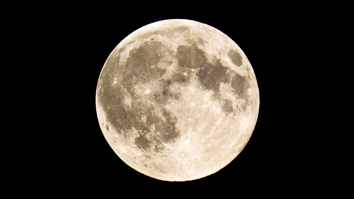 Why We're So Obsessed with Full Moons