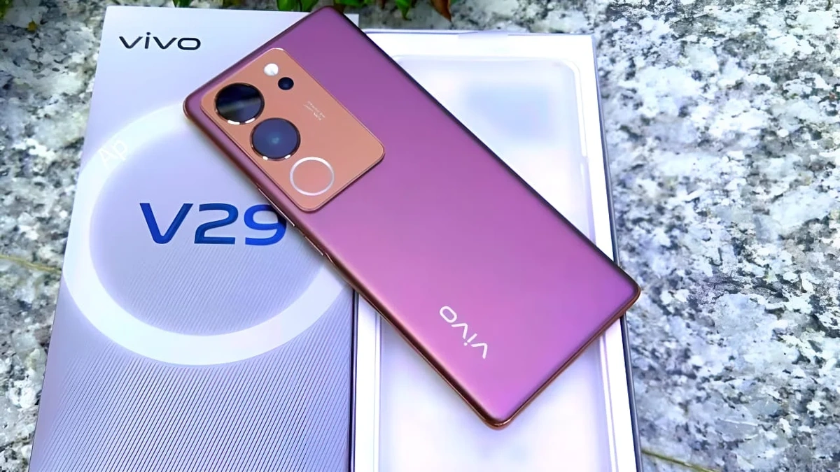 लॉन्च हो गया VIVO का धाकड़ 5G फ़ोन, 12GB रैम, 80W फास्ट चार्जिंग के साथ मिलेगा DSLR जैसा कैमरा